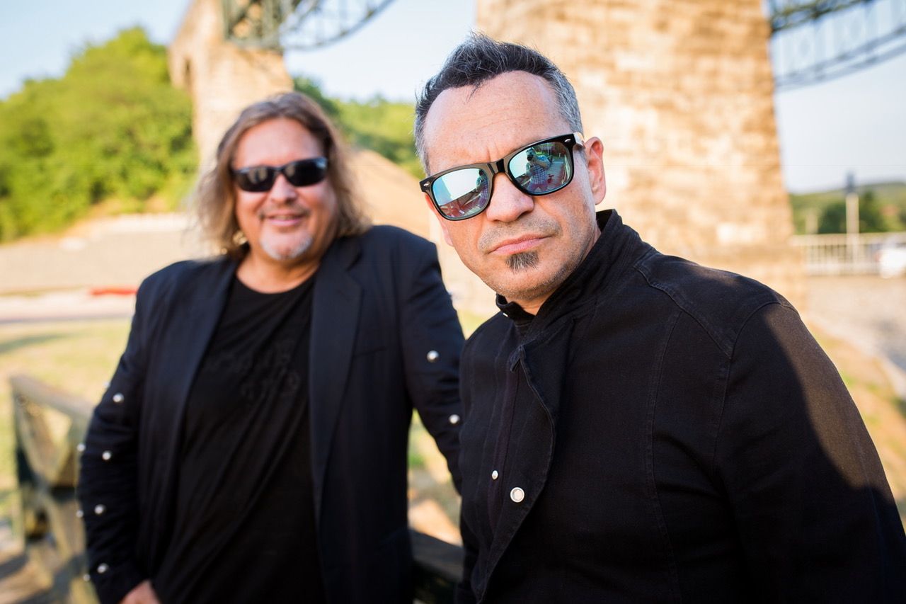 bon-bon sz&iacute;nes k&ouml;z&ouml;s